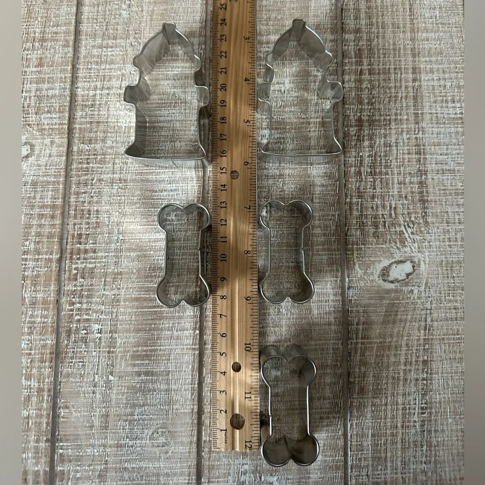 DOG COOKIE TREAT MAKING SET COOKIE CUTTERS PUPPIES PETS